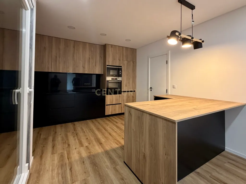 Moradia com 3 quartos e sótão - Image 11