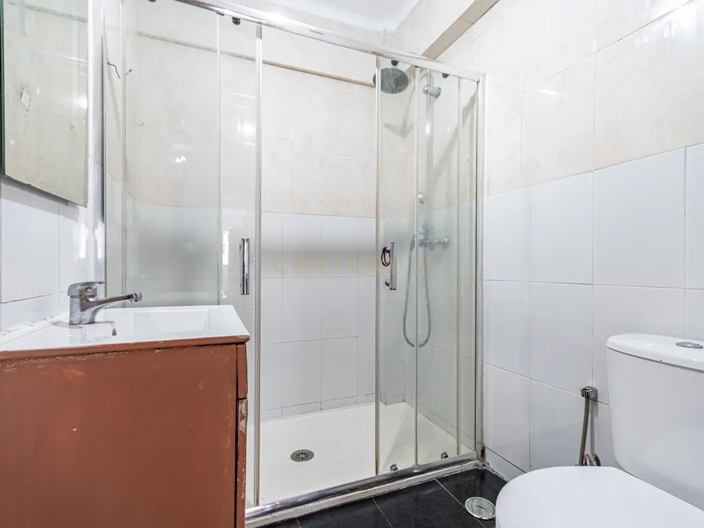 Apartamento T2+1 na Arroja com Varanda e Elevador - Image 10