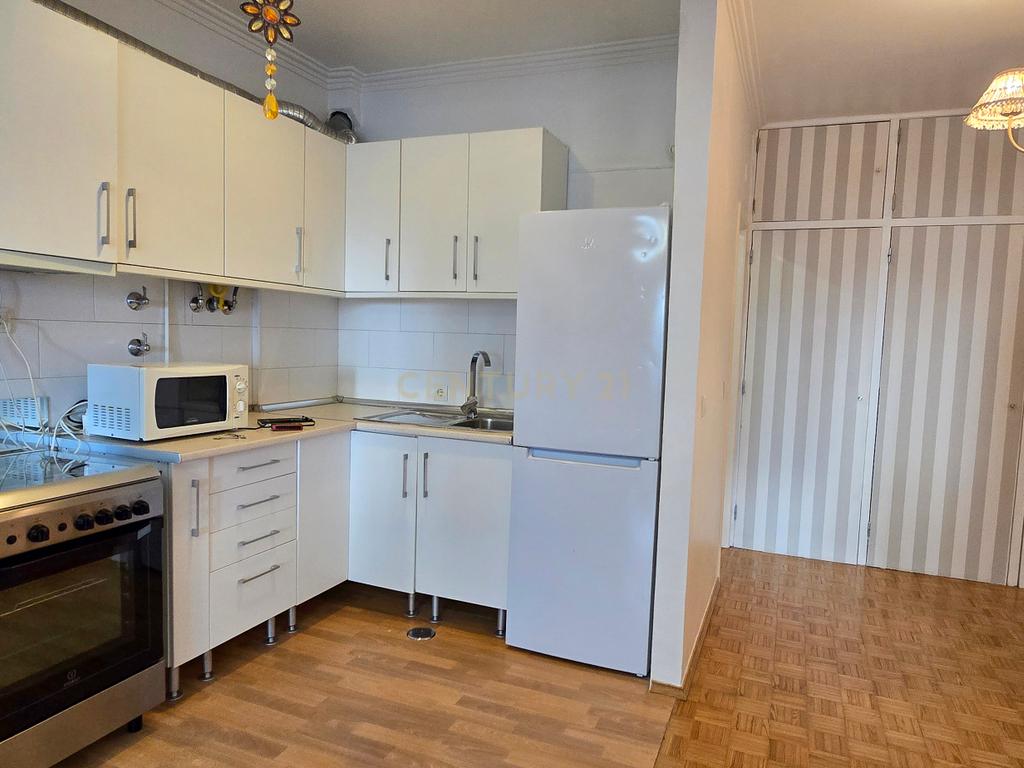 Apartamento T1 com excelente localização no Alto de Algés - Image 5