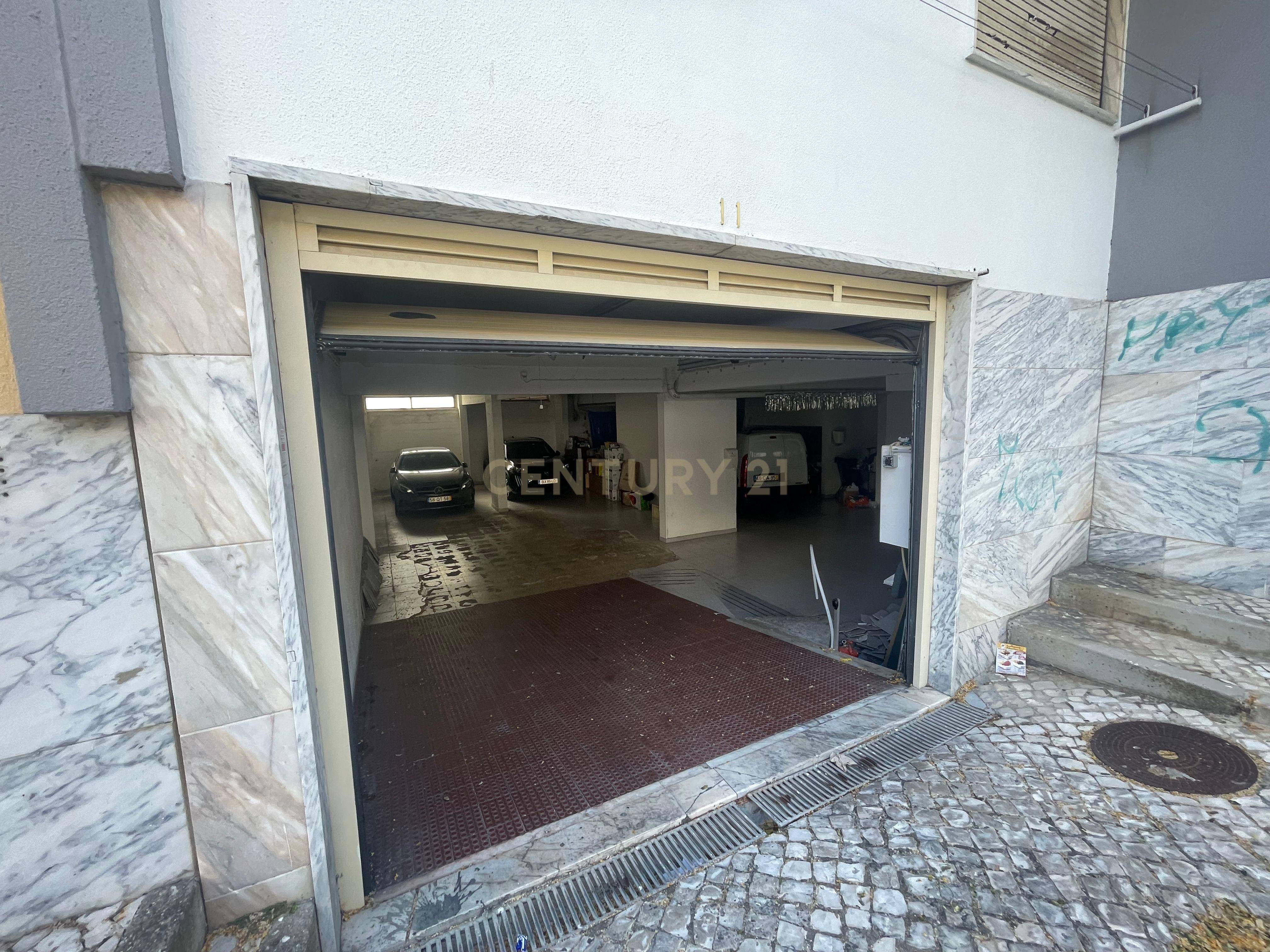 Fotografia 5 de Venda de Garagem – Estacionamento Coberto - QUELUZ