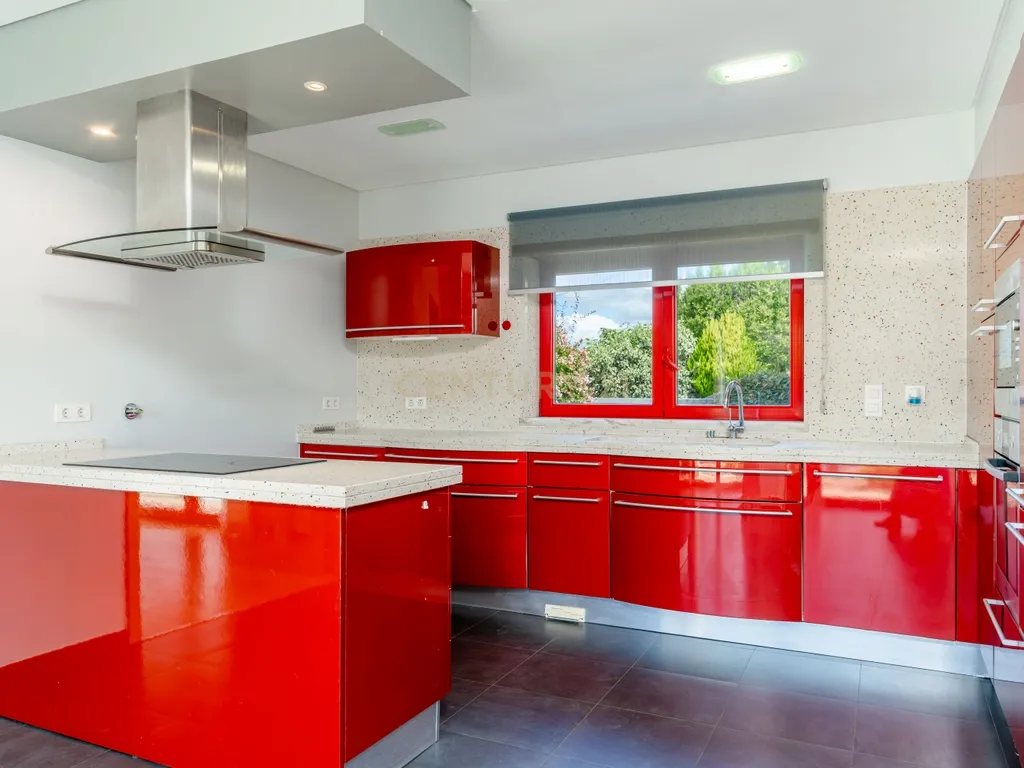 Moradia T4 com Piscina | 426 m² de Construção e Lote de 1.000 m² | Arruda dos Vinhos - Image 11