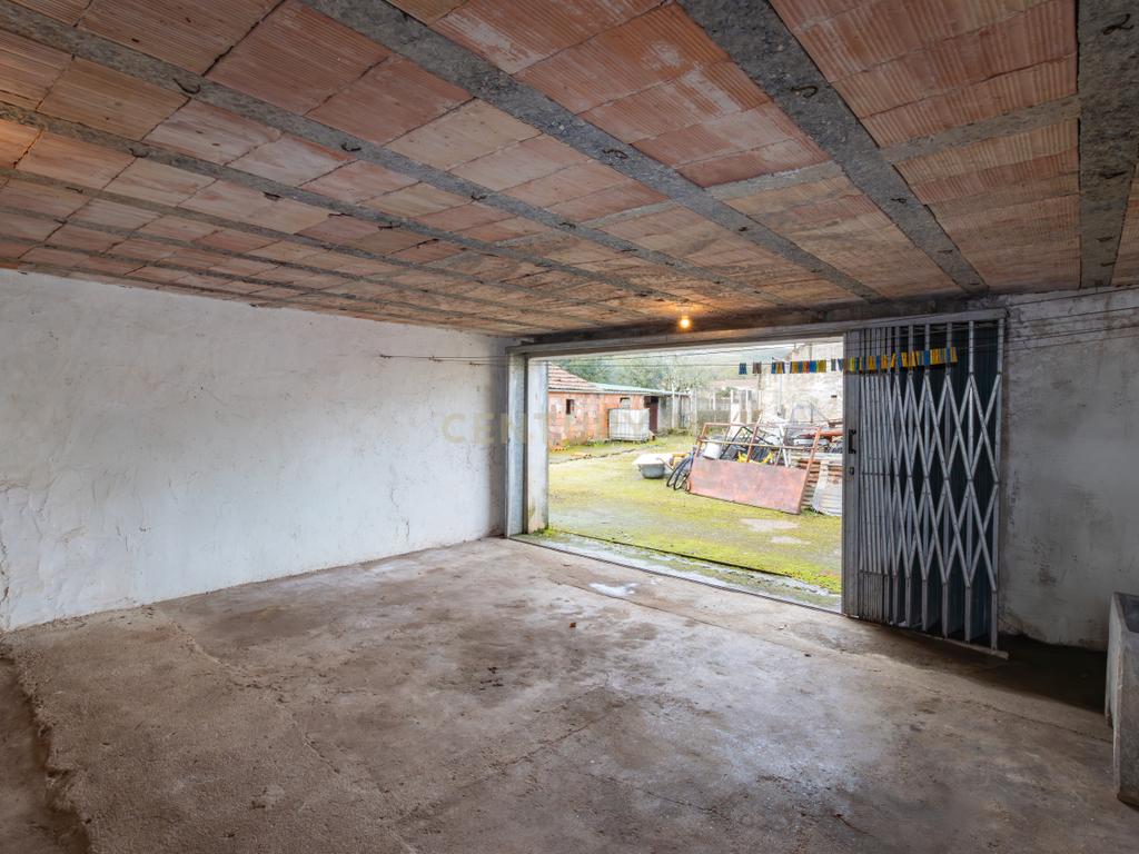 Moradia Isolada T3 em Arrimal, Porto de Mós – Com Terreno, Garagem e Anexos - Image 26