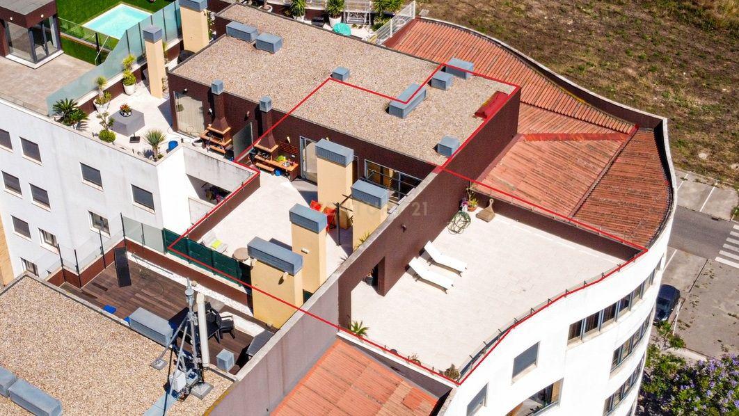 Penthouse | T4+1 | Terraço com Churrasco | Box | Infantado - Image 33