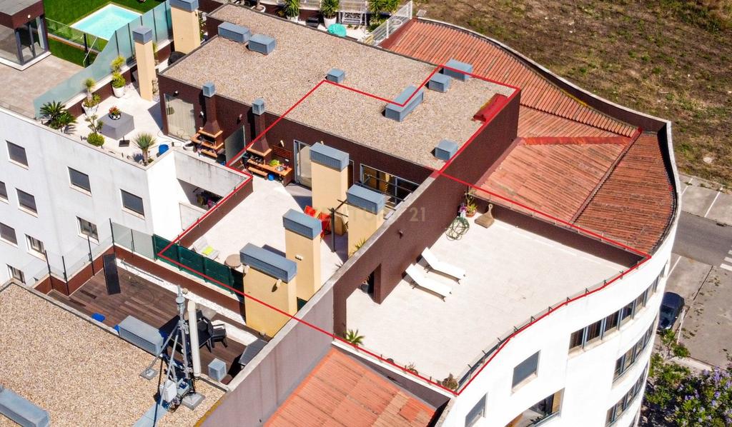 Penthouse | T4+1 | Terraço com Churrasco | Box | Infantado - Image 33