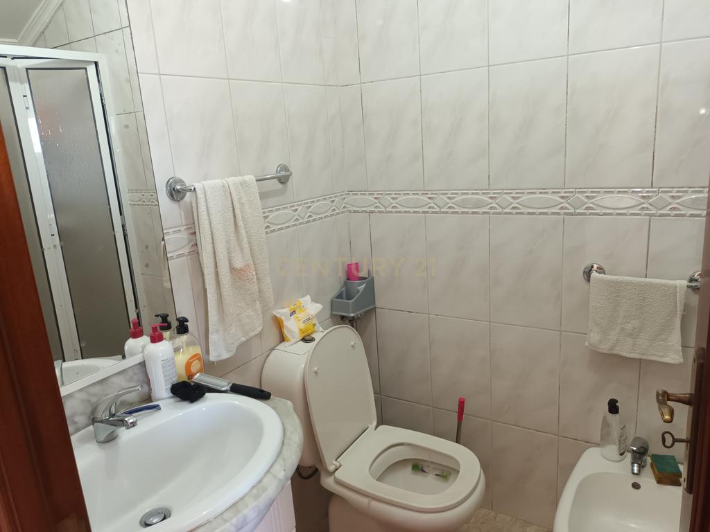 Vende-se apartamento T3 Duplex, zona das Antas, Porto - Image 32