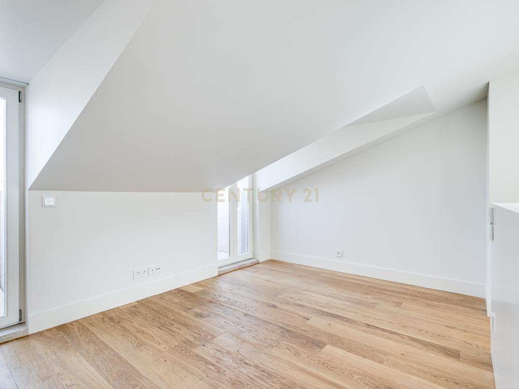 Apartamento T2+1 inserido no emblemático Edifício "Alegria 25". - Image 36