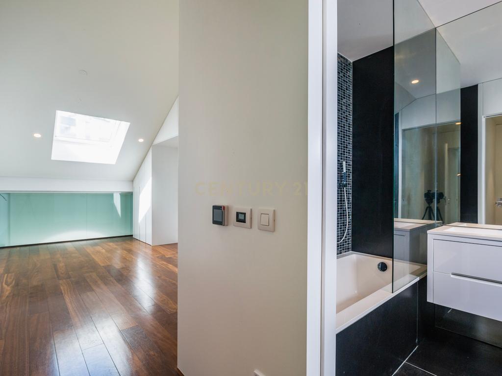 T2 Duplex | Moagem Heritage | Edifício Único e Icónico | Coração de Leiria - Image 31
