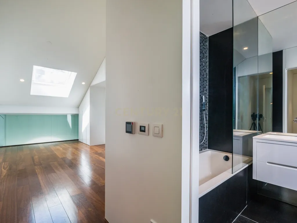 T2 Duplex | Moagem Heritage | Edifício Único e Icónico | Coração de Leiria - Image 31