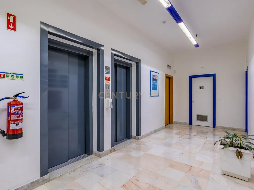 Edifício Comercial em Carnaxide - 5 Pisos - Image 61