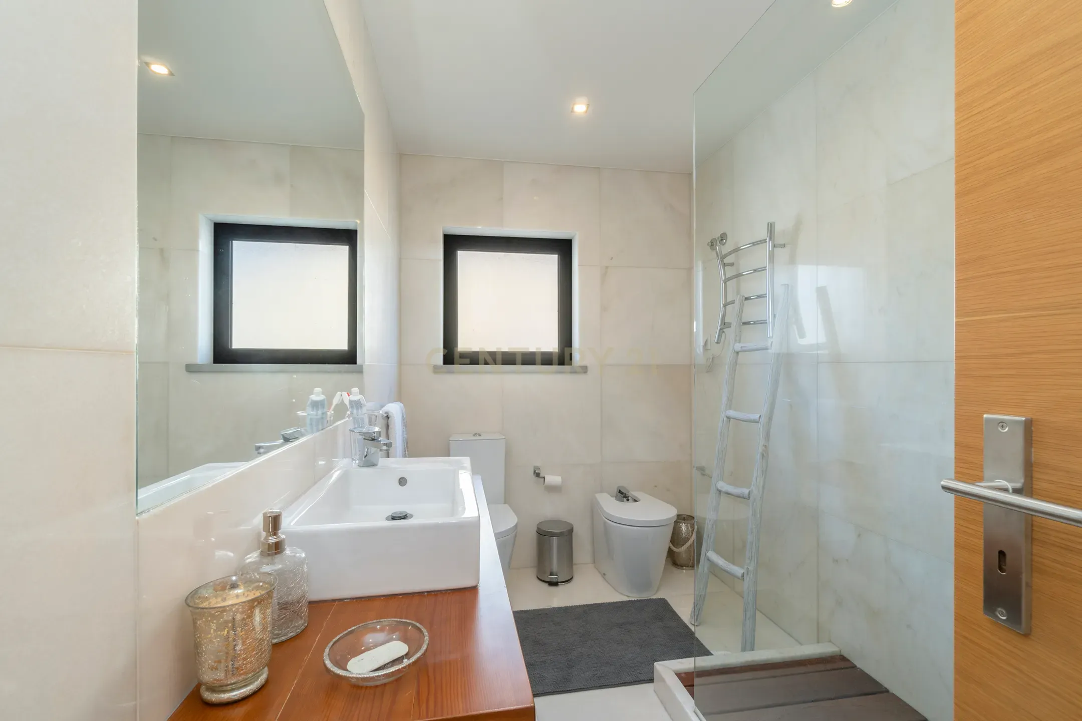 🏡 Luxo em Cada Detalhe: Moradia Exclusiva em Birre, Cascais - Image 33