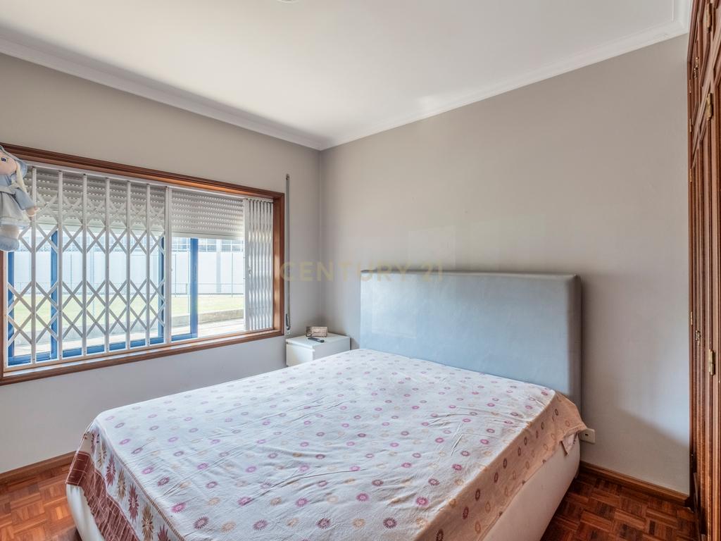 Apartamento T2 de excelentes áreas em Serzedo - Image 14