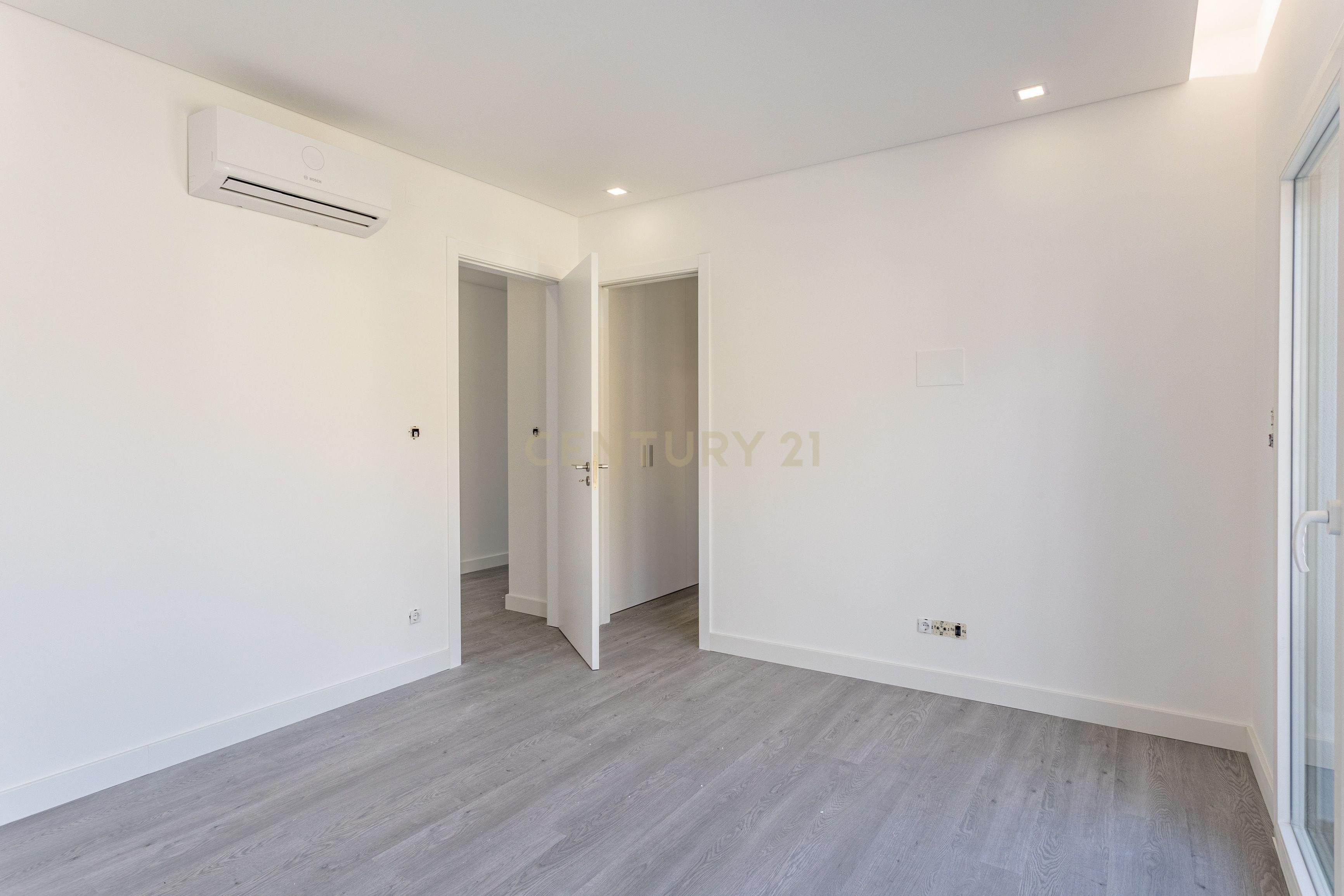 Moradia de luxo V4 no Bairro das Maroitas, São João da Talha - Image 23