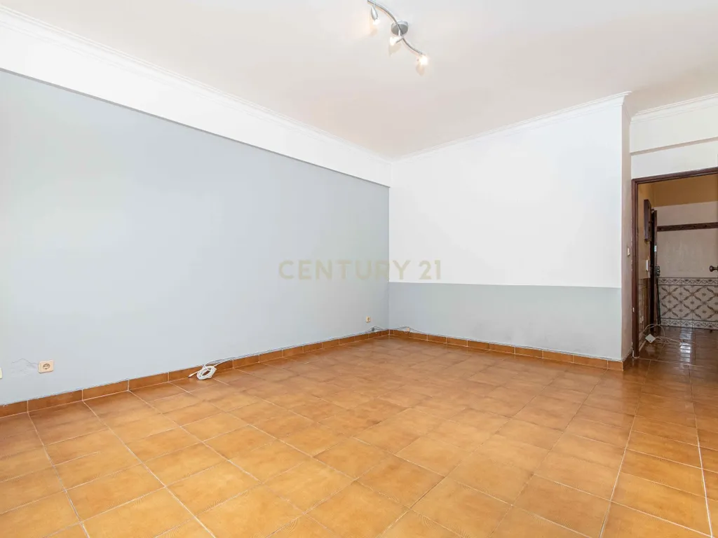 Apartamento T3 + 74m2 de área extra em Agualva-Cacém - Image 6