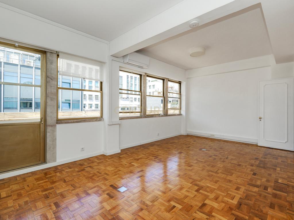 Escritório em zona de prestígio com 210 m² a 30 metros da Avenida da Liberdade! - Image 1