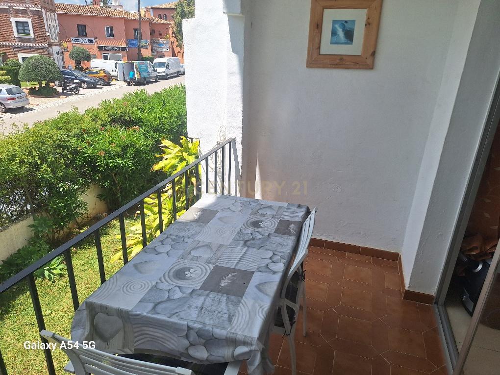 Estúdio Renovado em Málaga com Vista e Acesso a Amenidades - Image 11
