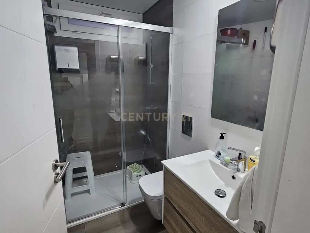Moradia T4+1 de Luxo em Famões – Elegância, Conforto e Localização Premium - Image 26