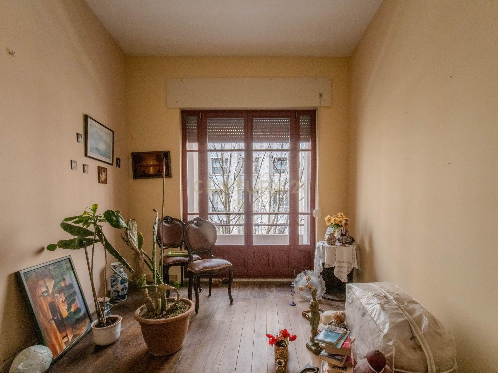 Fotografia 3 de Apartamento T3 para remodelar | Possibilidade de 2 T1 | Centro do Porto