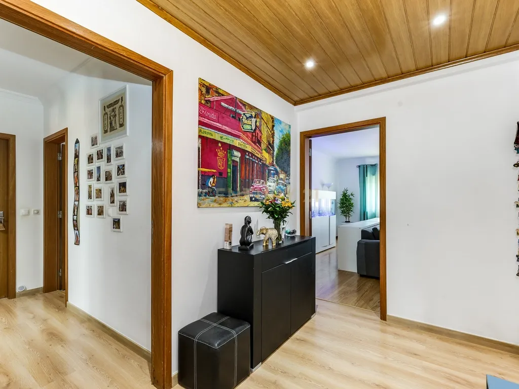 Apartamento T3 no Montijo com garagem, arrecadação e varandas - Image 10