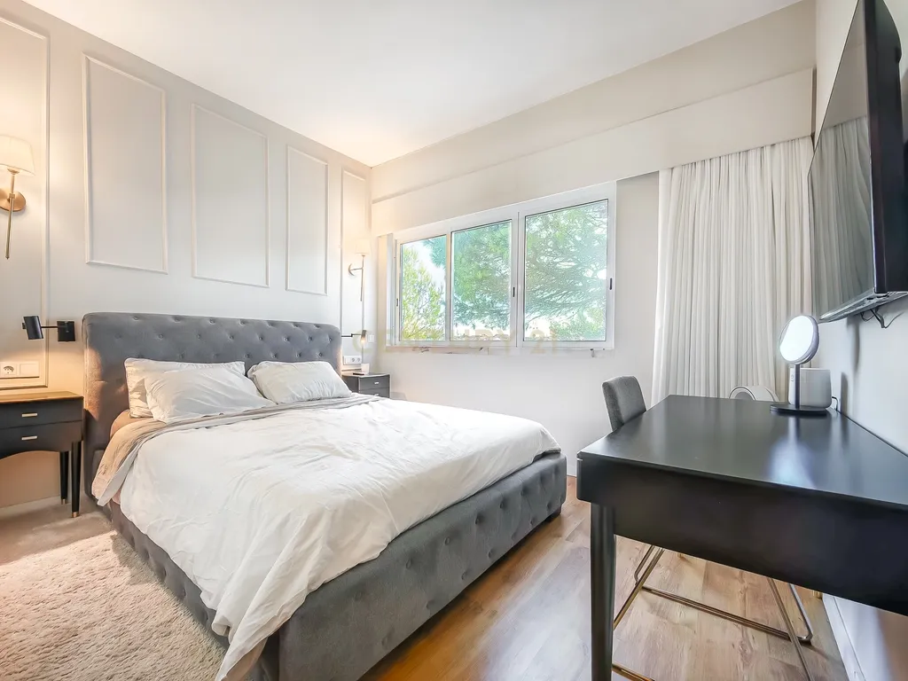 Apartamento T1+1 Remodelado com Elevador | Pampilheira | Cascais - Image 27