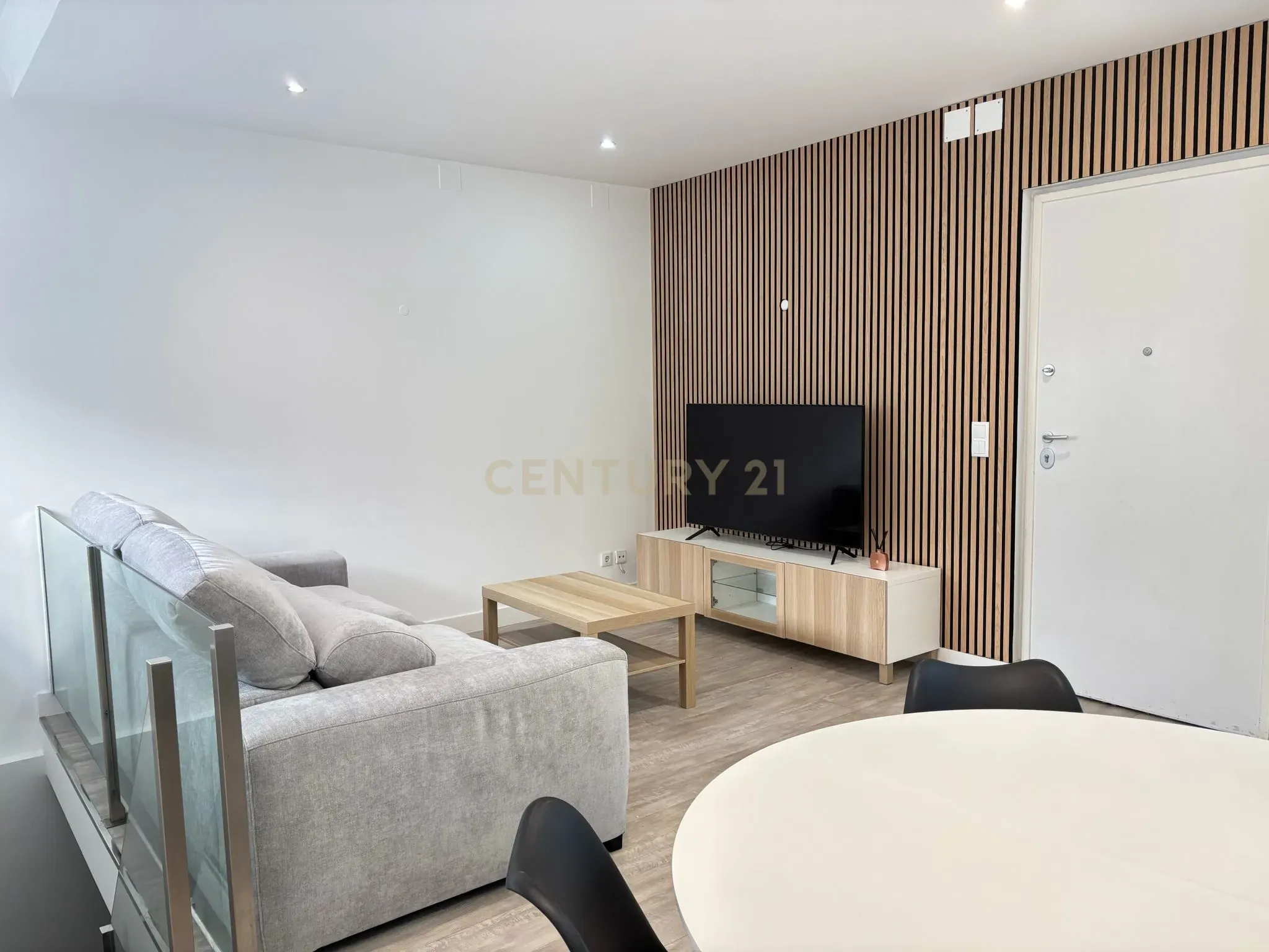 Fotografia 11 de Apartamento T1 na Praça Marquês de Pombal, Lisboa - Oportunidade Única/Mobilado