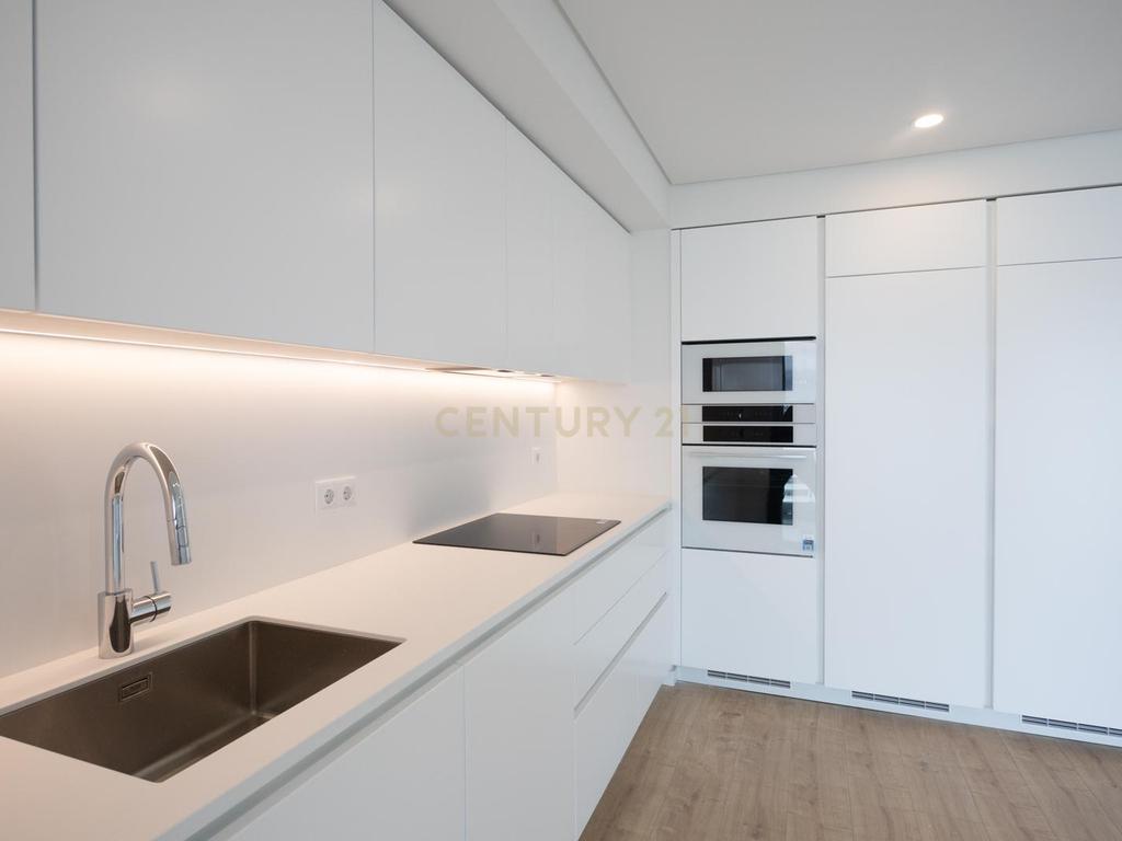 Apartamento T2 com estacionamento e piscina - Areeiro - Image 6