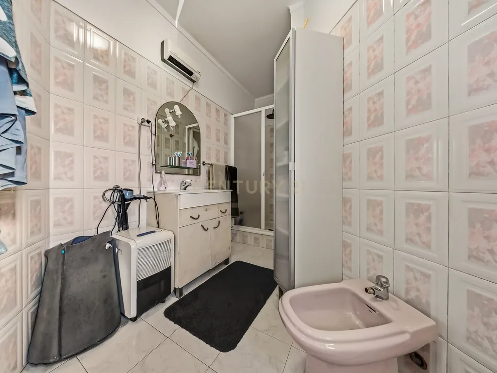 Moradia Geminada T3 com excelentes áreas, terreno e localização privilegiada em Fernão Ferro - Image 20