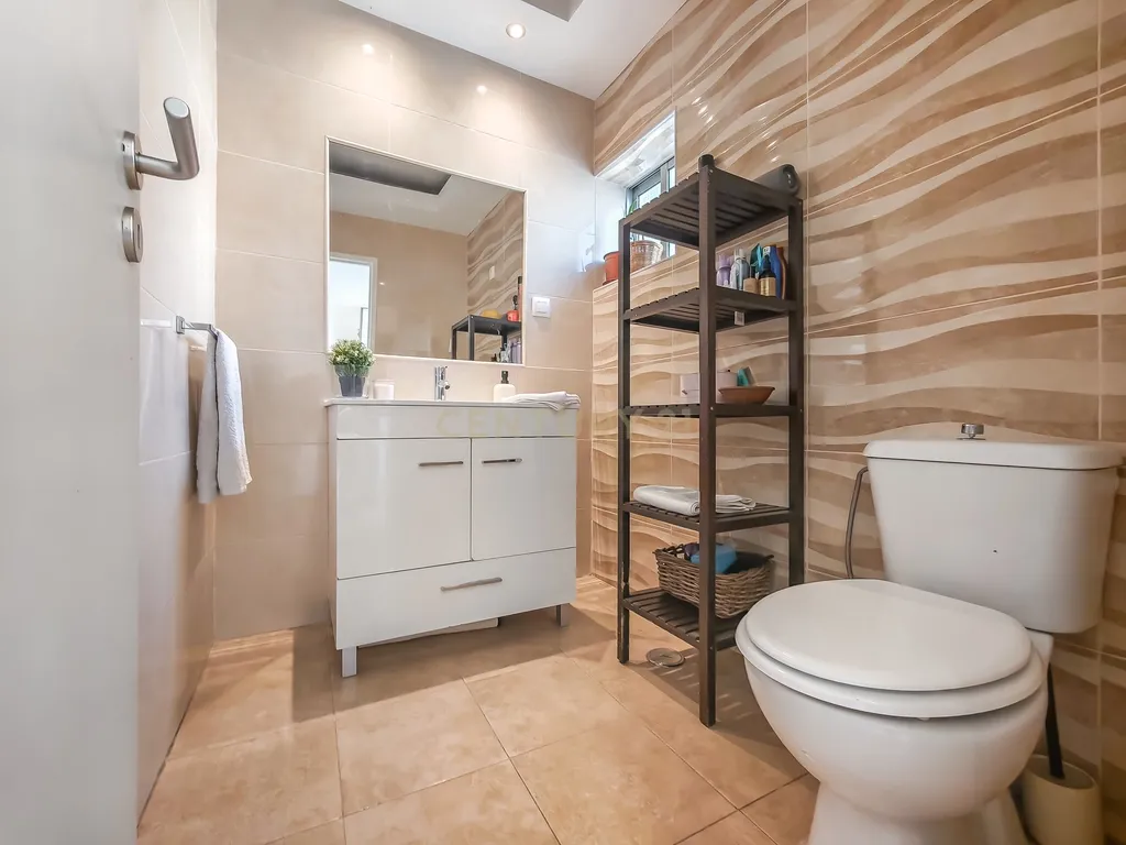 🏡 Moradia T3 Totalmente Remodelada em Camarate, Loures | O Espaço de uma Casa ao Preço de um Apartamento! - Image 3
