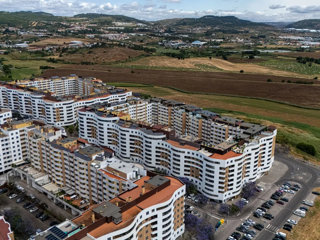 Duplex T4 nova construção com 2 terraços e Box (Infantado/Loures) - Image 47