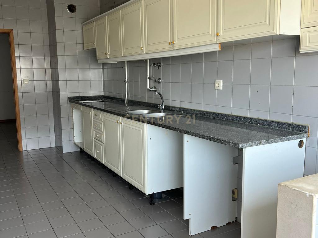 Apartamento T3 com elevador garagem dupla em São Vitor | ZTRE-01770 - Image 6