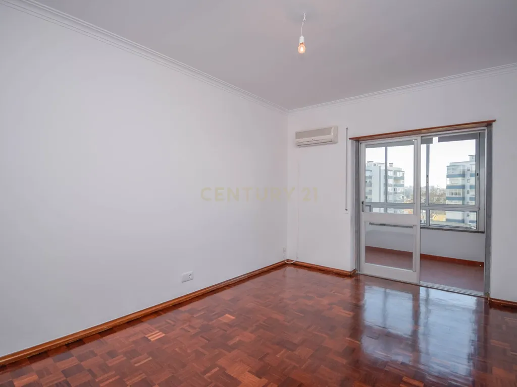 Apartamento T3 com Vista Mar, em São João do Estoril - Image 6
