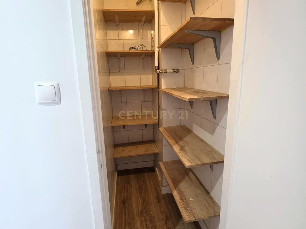 Apartamento Renovado em Algés, Oeiras - 2 Quartos e 2 WC - Image 9