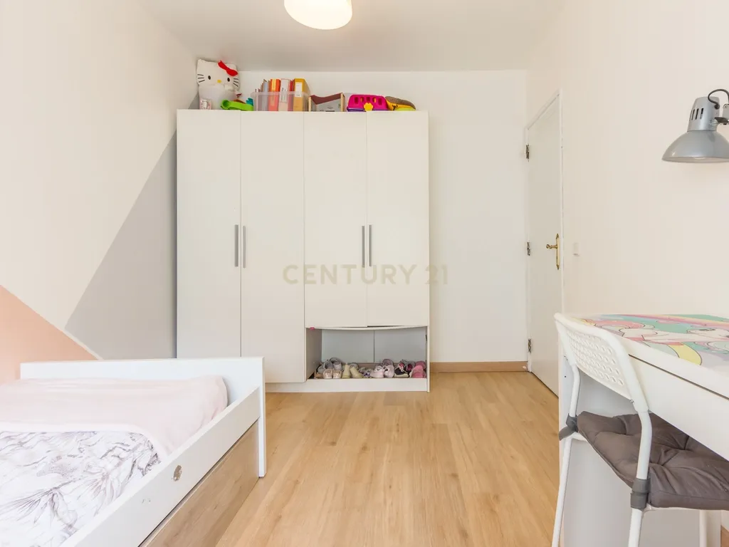 Apartamento T2 Moderno no Monte da Caparica, Pronto a Habitar - Image 13