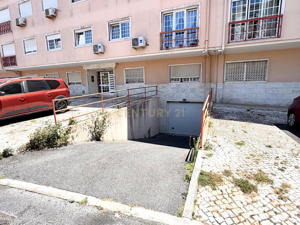 Apartamento T2 com Parqueamento | Rio de Mouro | Casais de Mem Martins - Image 37