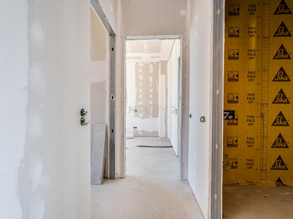 Moradia T5 contemporânea em construção avançada com piscina | Álamos, Guia – Albufeira - Image 10