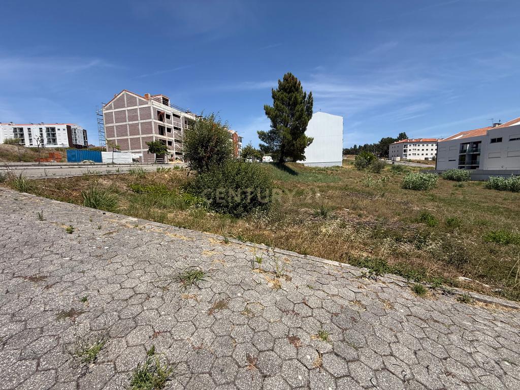 Lote Urbano para Construção de Apartamentos em Oliveira do Bairro - Image 2