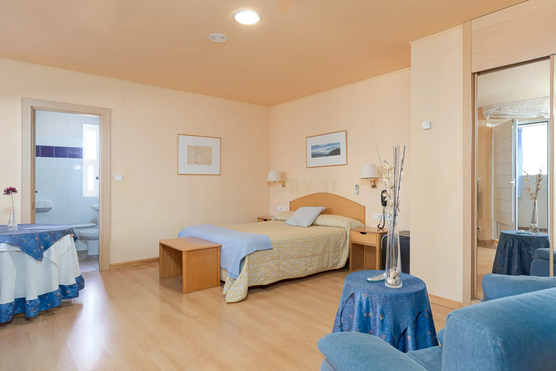 Hotel Moderno em Aragón com 25 Quartos e Vista Panorâmica - Image 15