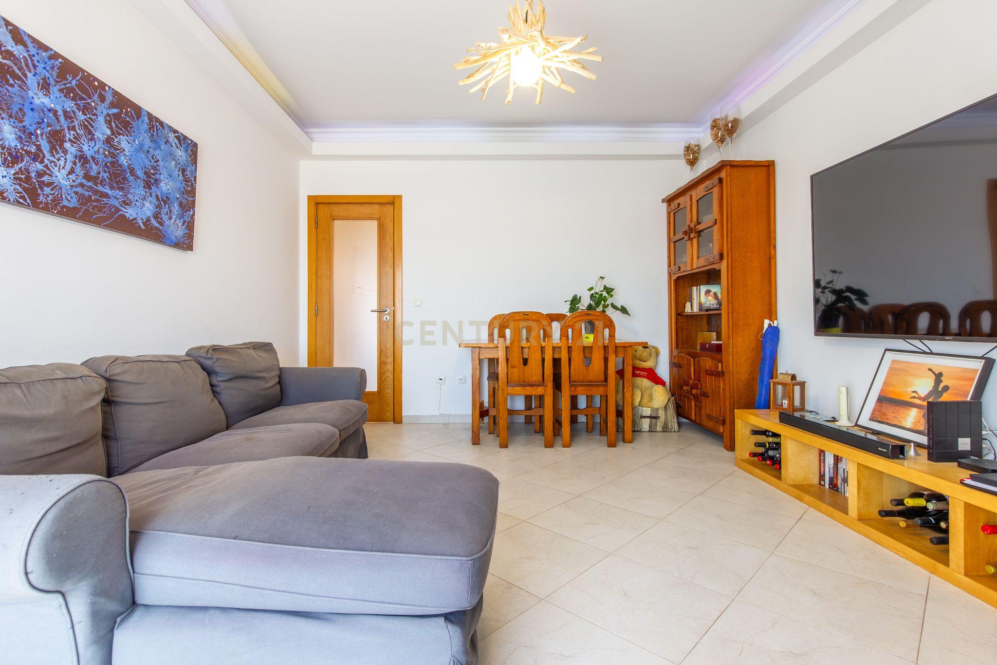 Quinta do Conde - Apartamento de 3 assoalhadas com varanda, lavandaria e  arrecadação. - More