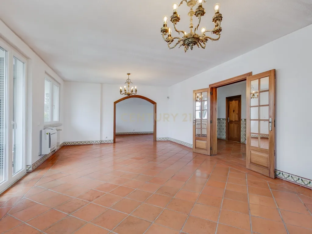Moradia tradicional com 6 quartos, vista mar e piscina – Jardins da Parede - Image 15