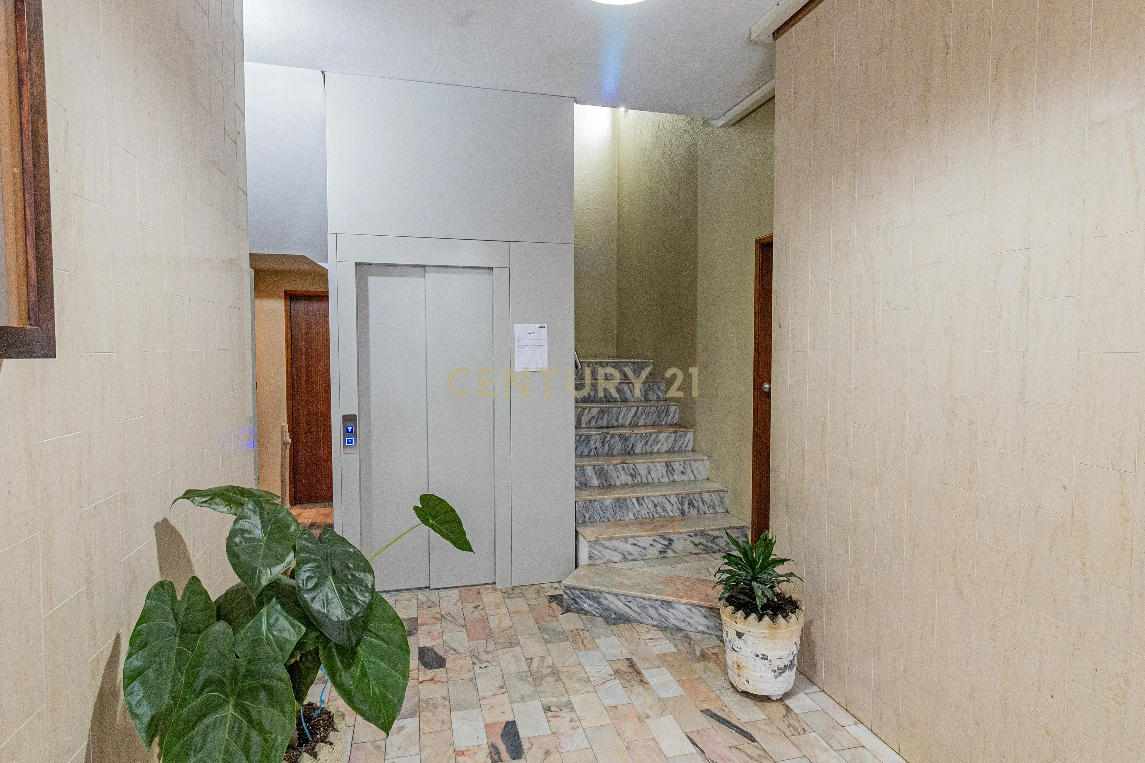 APARTAMENTO T3 PARA ARRENDAMENTO NO FUJACAL - Image 1
