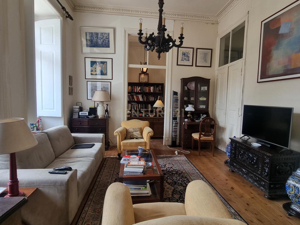 Apartamento Pombalino de Charme com 8 Assoalhadas – Av. Almirante Reis, Lisboa - Image 21