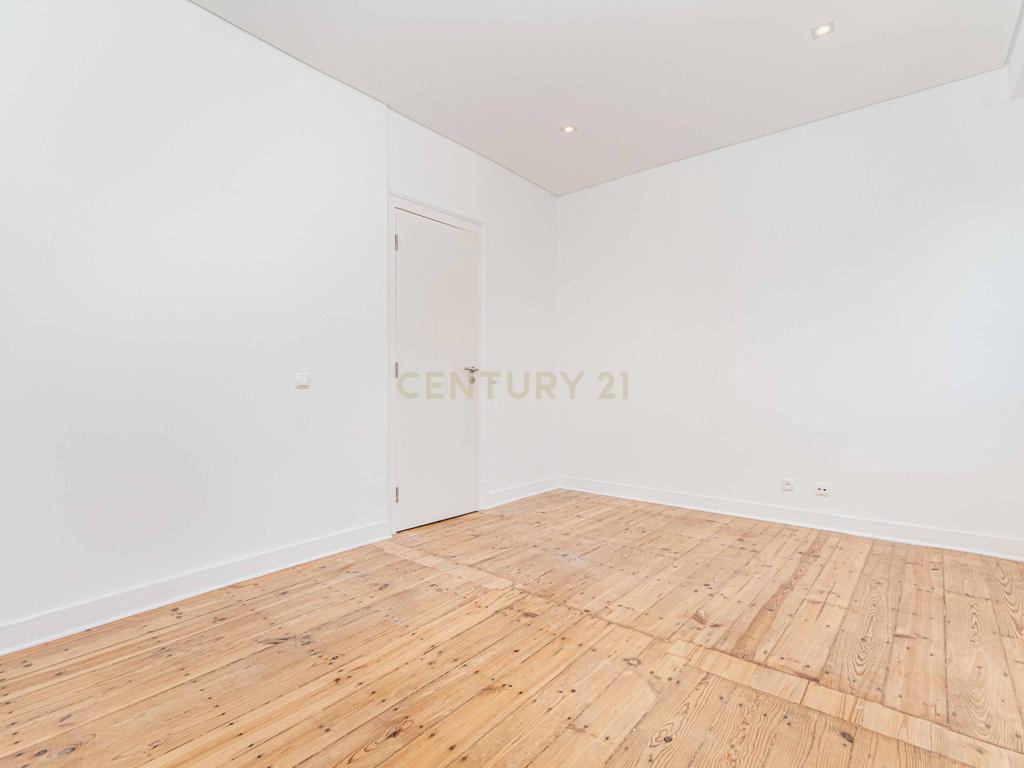 Apartamento T2 de Charme com vista rio e estacionamento em São Vicente, Lisboa  - Image 7