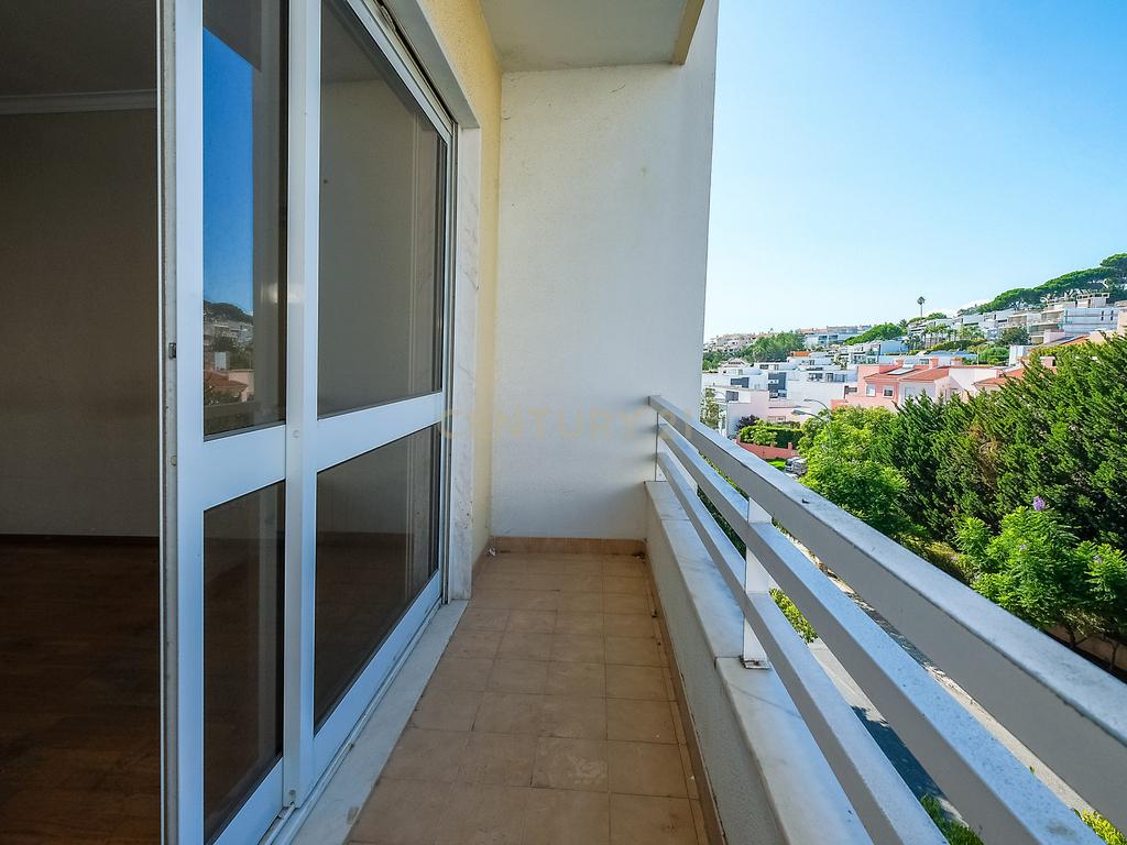 Apartamento T3 luminoso na Parede com varandas, garagem e arrecadação - Image 17
