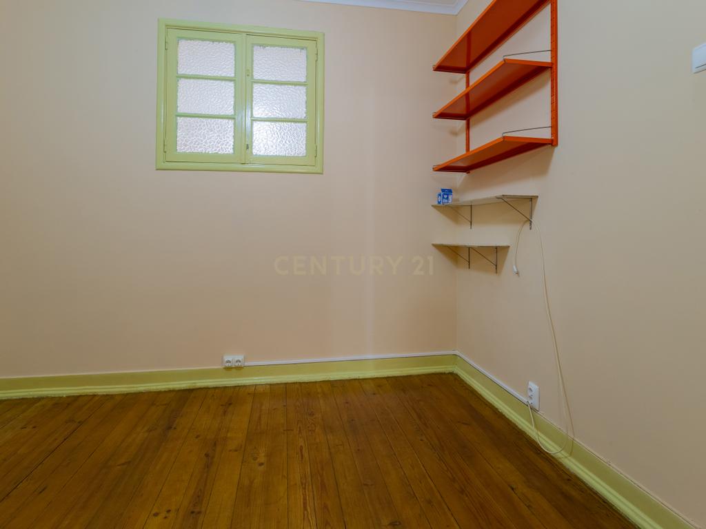 Apartamento T3 em Moscavide, Loures - Image 2