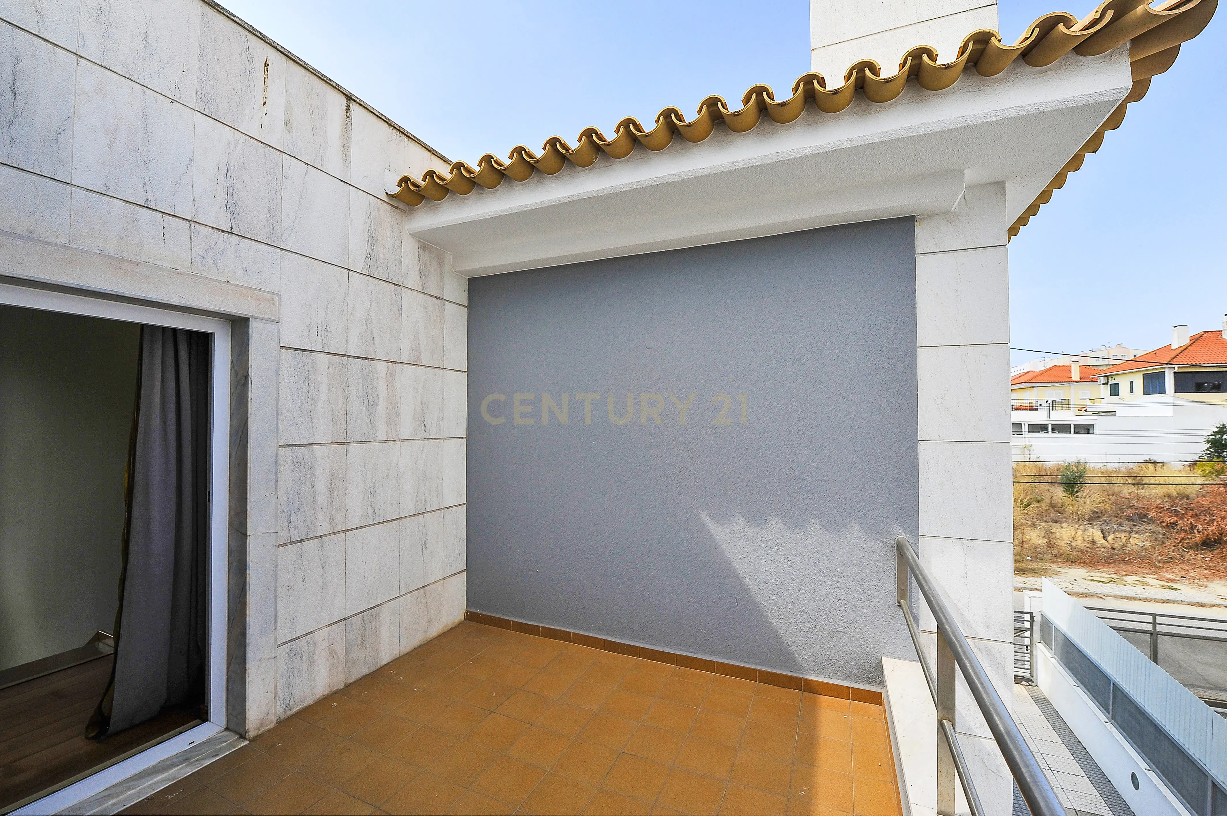 Moradia Isolada T4 Piscina e Cave - Image 30
