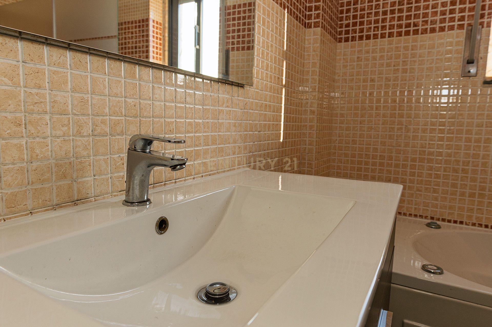 Apartamento T3 em Odivelas com Piscina e Estacionamento para 4 carros - Image 42