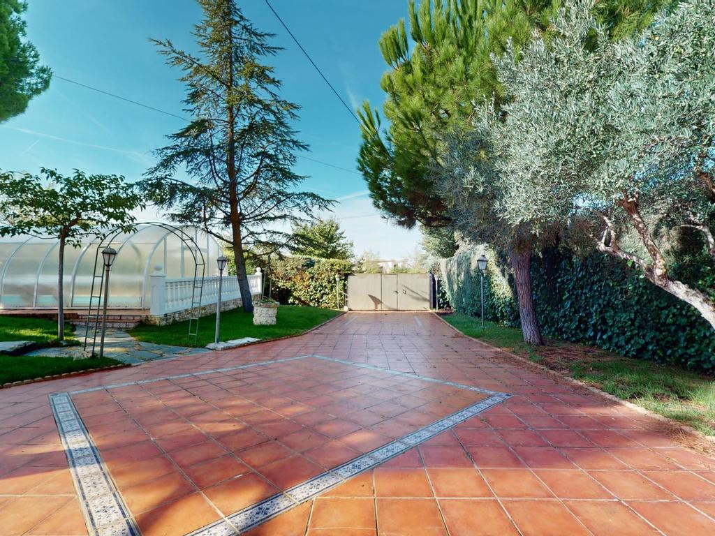 undefined - Image 1