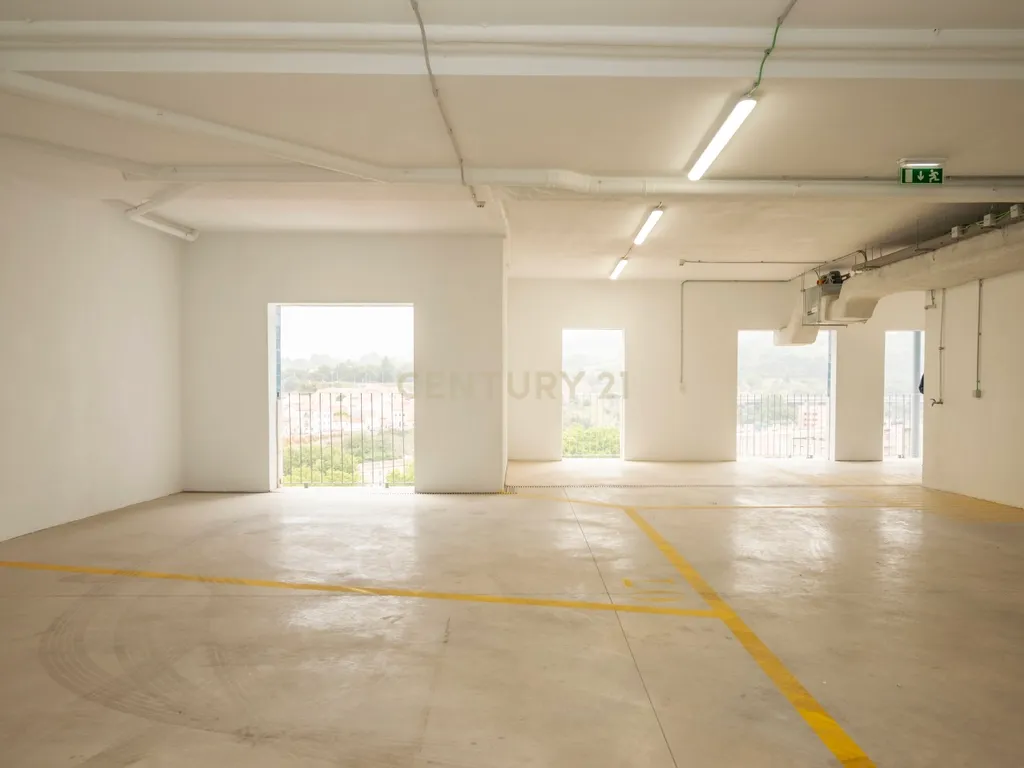 Arrenda-se apartamento T2 (111m2) na Estrela, Lisboa - Image 21