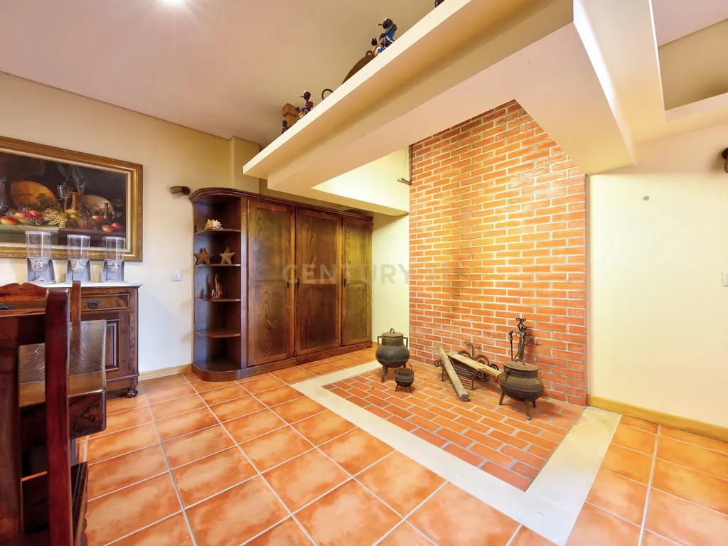 Propriedade T8 com Jardins, Lago e Potencial Alojamento - Localização Premium - Image 16