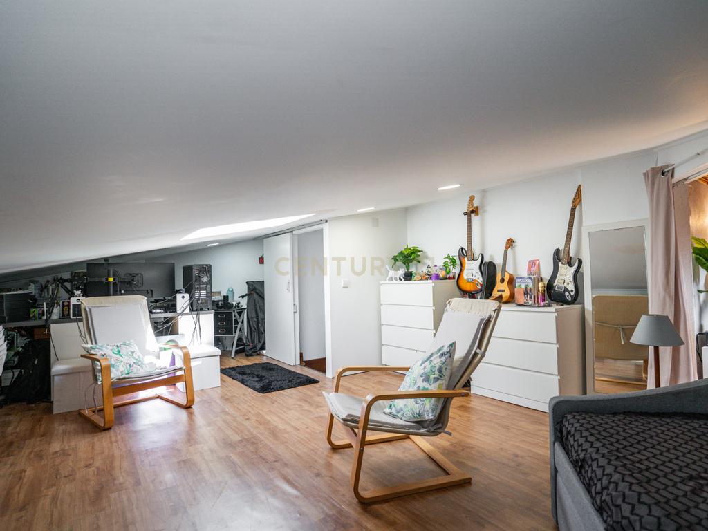 Apartamento Duplex T3+2 com Garagem Box - Image 28