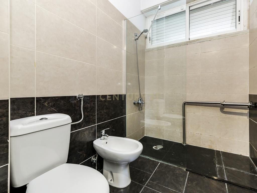 T4 com Vista de Rio nos Olivais – Uma Oportunidade para Remodelar a Seu Gosto! - Image 19